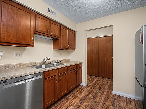 5th image of 3942 Mack Rd APT 15