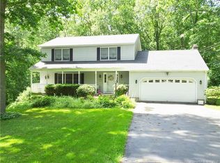 28 Monticello Dr, Gales Ferry, CT 06335