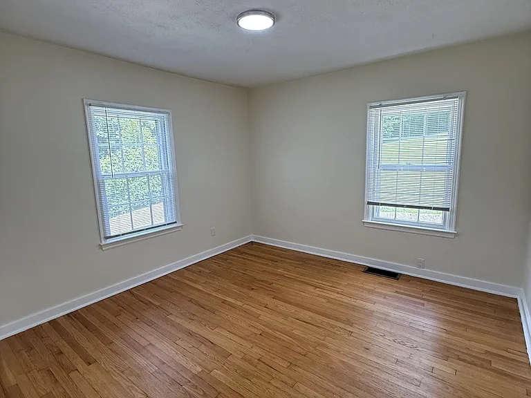 312 N Chilhowee Dr — Photo 15
