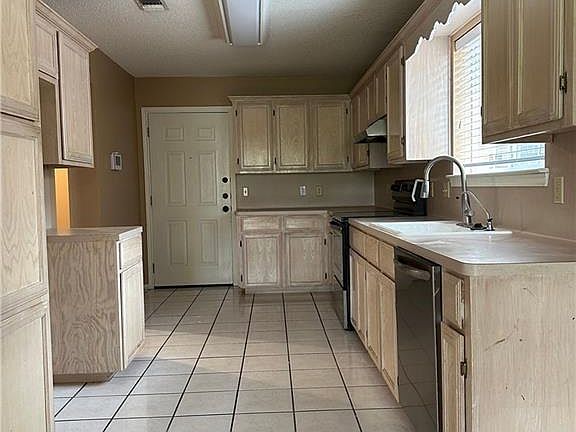 5th image of 3601 Warbler Ave