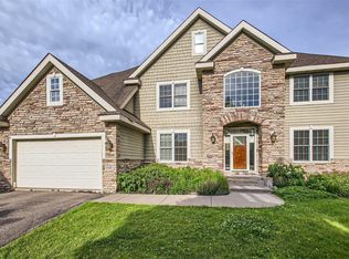 1028 Oak Bluff Cir, Saint Paul, MN 55119