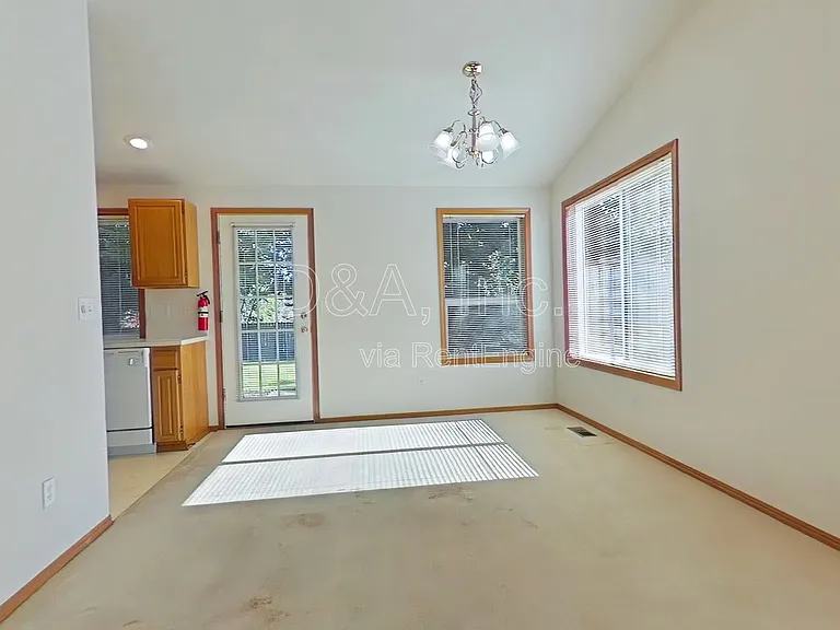 5605 SW Windflower Dr — Photo 2