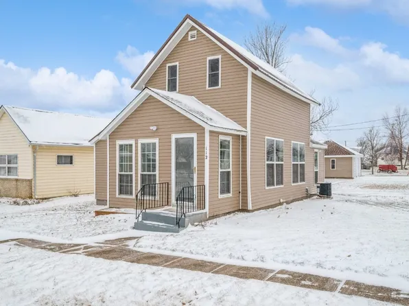 112 Cherry St, Van Horne, IA 52346