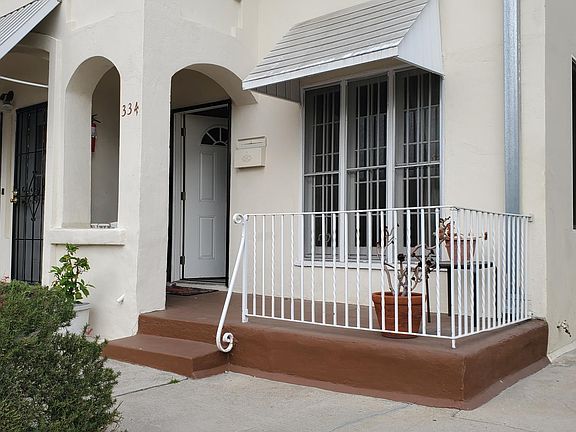2nd image of 334 N Mariposa Ave