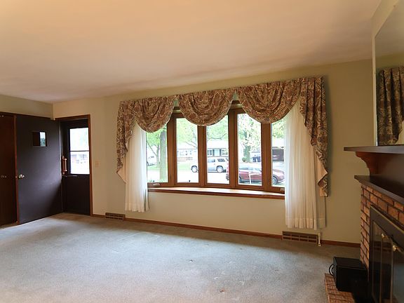 5th image of 2116 N Huron Dr