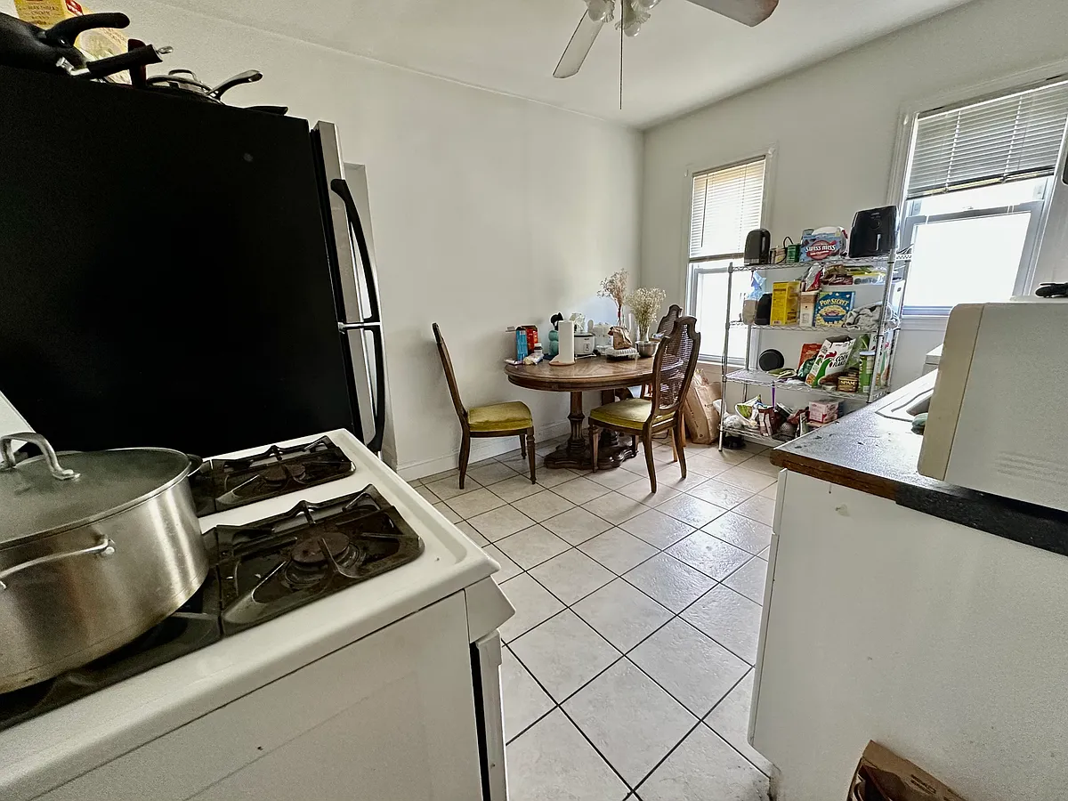 Building Photo - 64 Conwell Ave #3