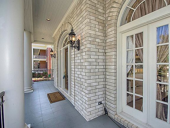 3rd image of 1111 Larkspur Ln