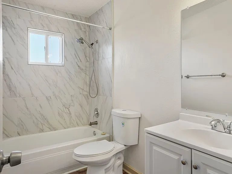 984 E Saxony Dr — Photo 30