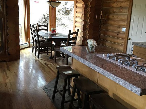 Kitchen & dining room