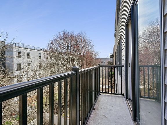 4th image of 517 Jackson St APT 403