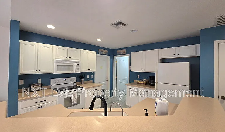 3105 Van Buren Pkwy — Photo 8