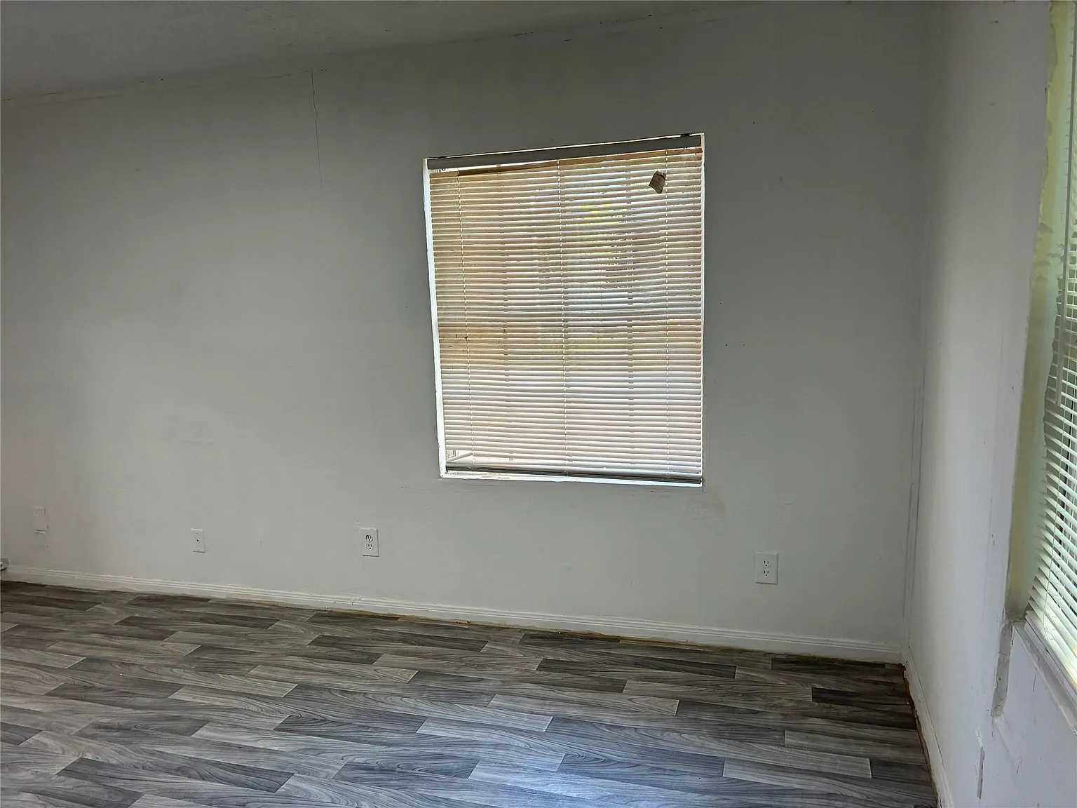 2 bed, 1.0 bath, 780 sqft, $1,140 — Photo 2