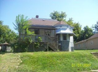 832 S 7th St, Atchison, KS 66002
