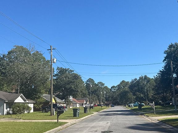 5th image of 822 Ridgewood Way