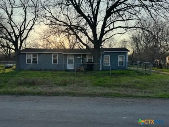 609 N West St, Yorktown, TX 78164