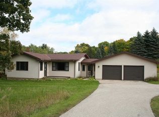 7139 Hedrick Rd, Harbor Springs, MI 49740