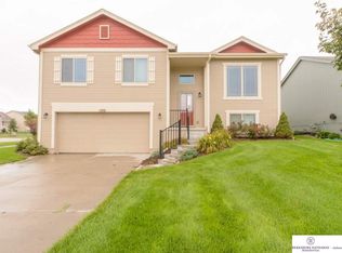 16942 Browne St, Omaha, NE 68116