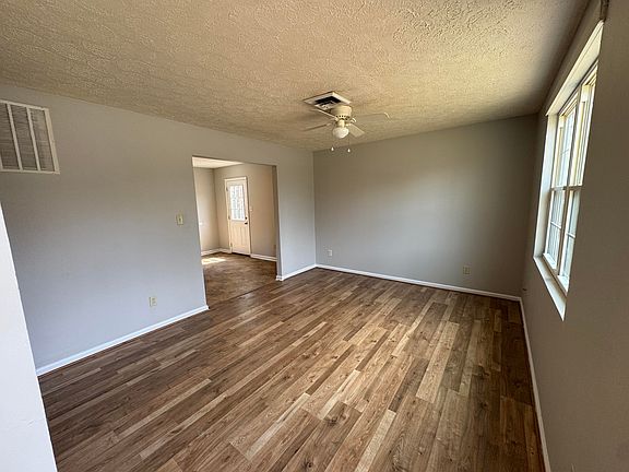 2nd image of 108 Elmwood Cir #B