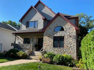 13 N Lake Ave, Third Lake, IL 60030