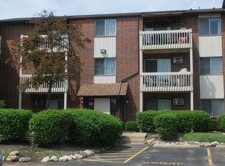 2204 Nichols Rd APT C, Arlington Heights, IL 60004