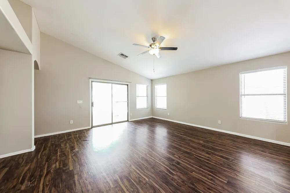 4 bed, 2.0 bath, 1723 sqft, $2,290 — Photo 3