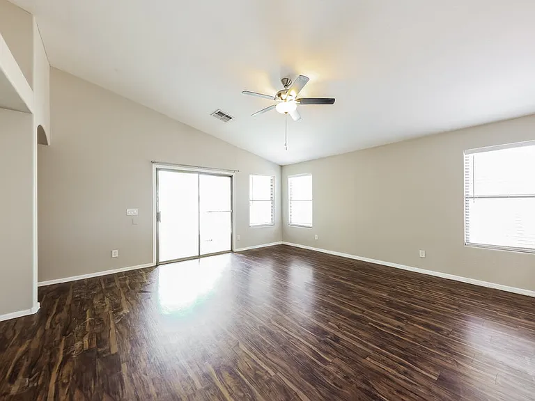 2040 S 86th Ln — Photo 3