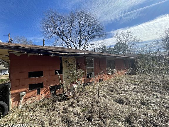 3rd image of 583 Lowder Dr