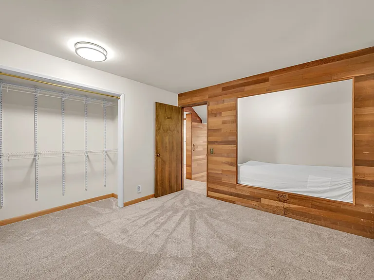 6671 E Mercer Way — Photo 17