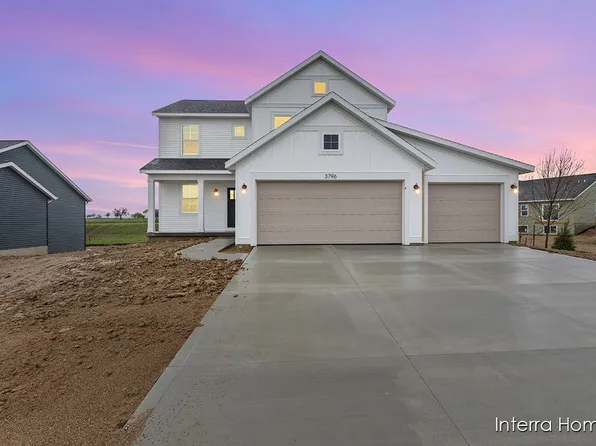 3796 Waterton Dr, Grandville, MI 49418