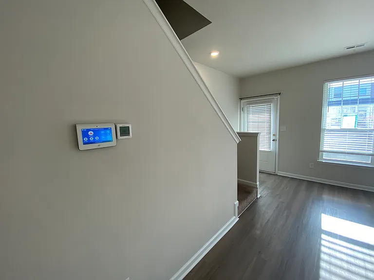 1512 Auckland Ct — Photo 8