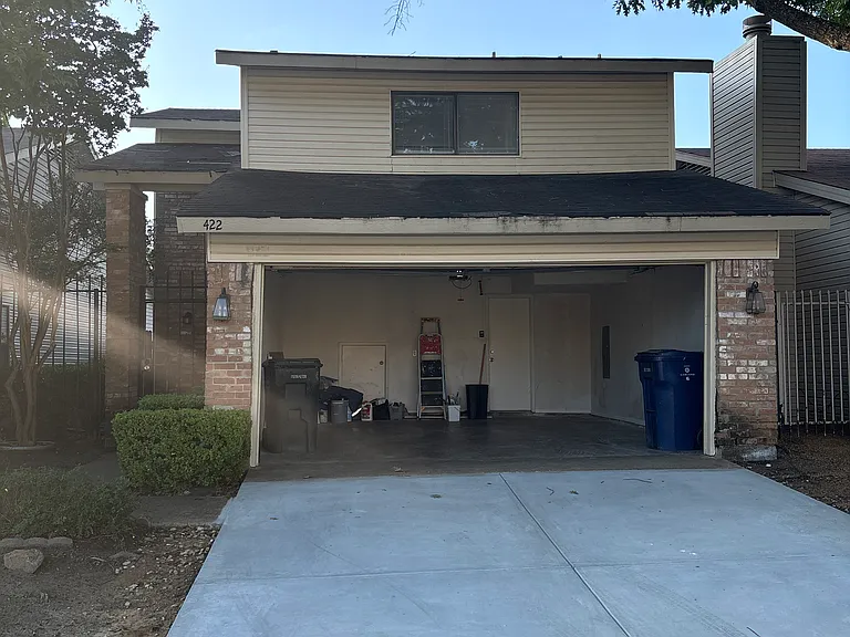 422 Menlo Park Dr — Photo 1