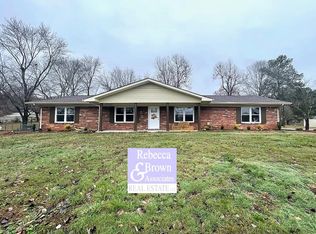 102 Briarwood Dr, Calhoun, GA 30701