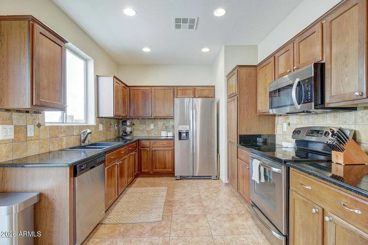 3 bed, 2.5 bath, 1883 sqft, $2,500 — Photo 4