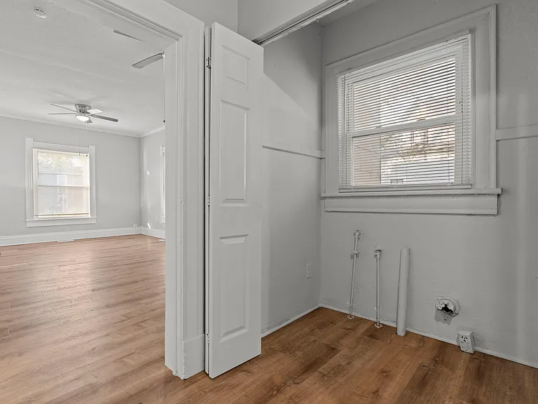 316 W Park St — Photo 14