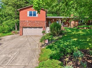 107 Jeanine Ct, Trafford, PA 15085