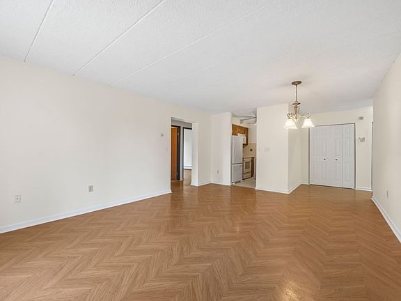 5th image of 180 Green St APT 406