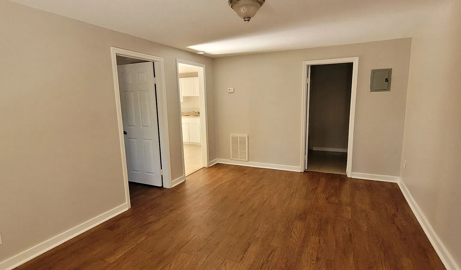 964 Brooks Ave — Photo 4