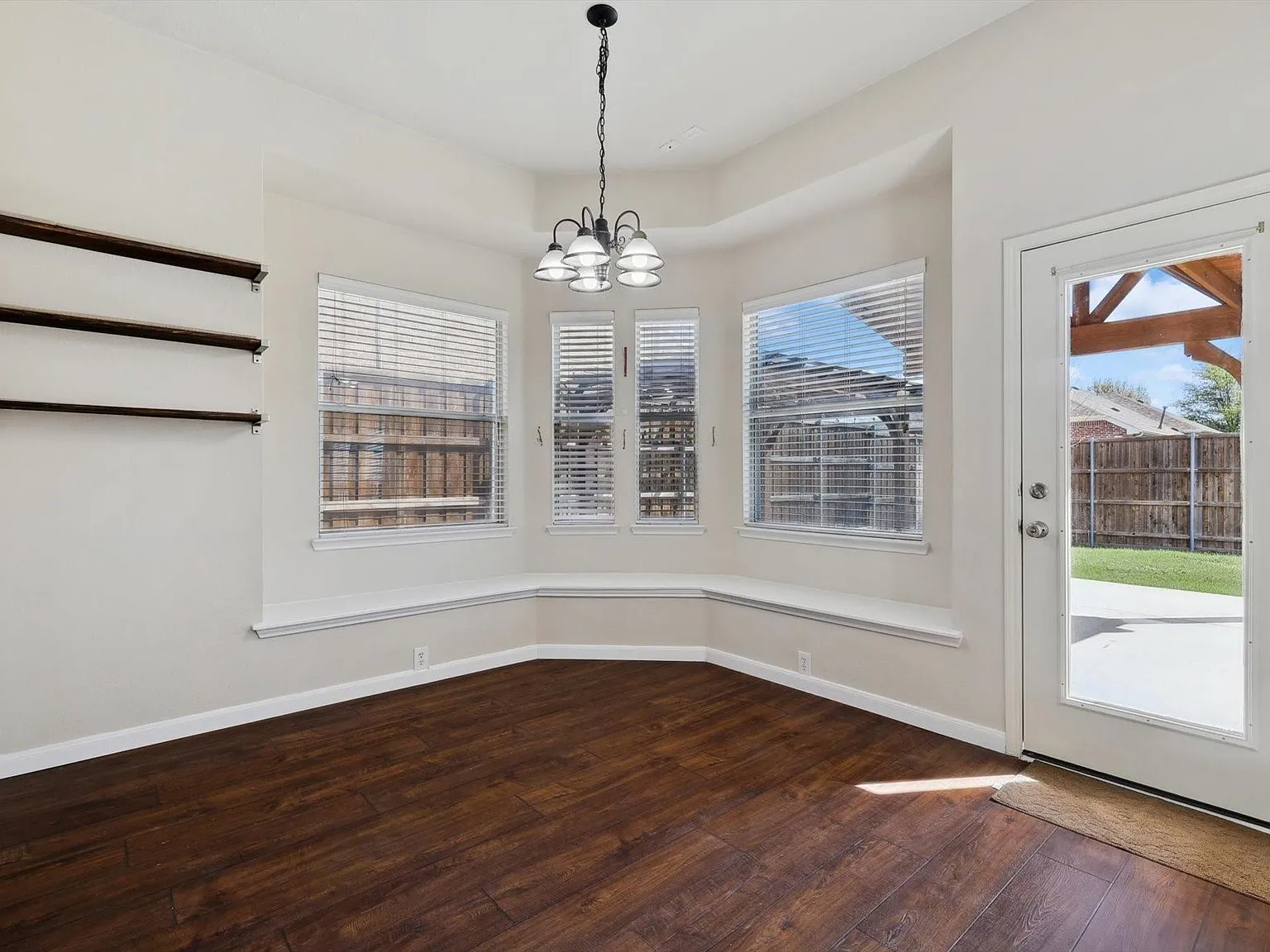 4 bed, 3746 sqft, $3,490 — Photo 4