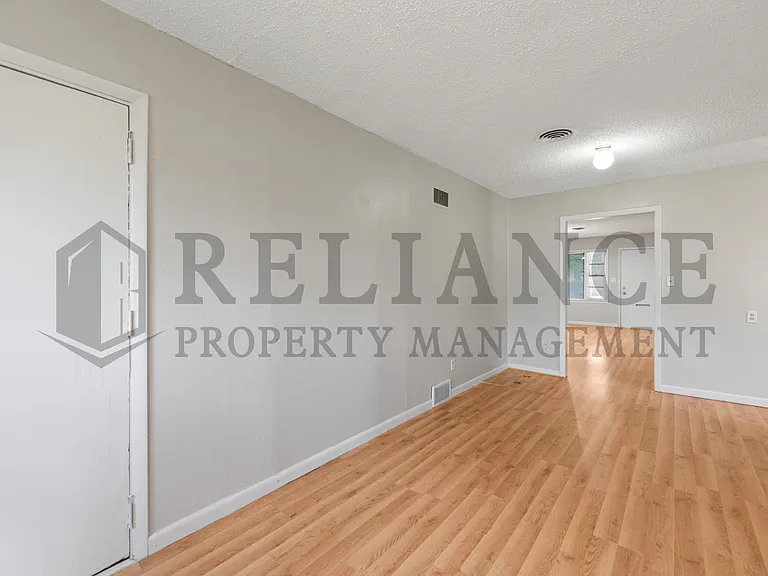 2732 N Grove St — Photo 17
