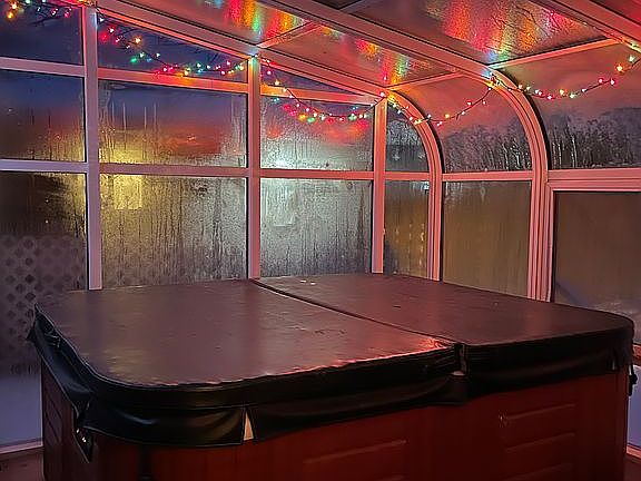 Sunroom/hottub