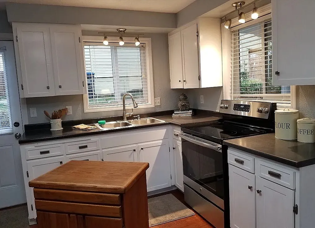 2 bed, 1160 sqft, $2,150 — Photo 3