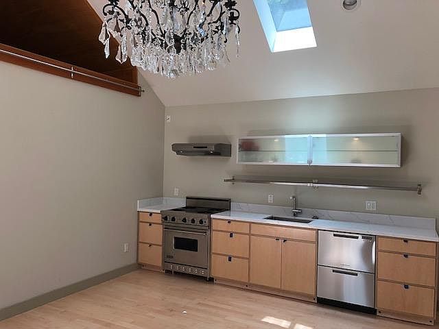 1st image of 1020 Bay St APT B