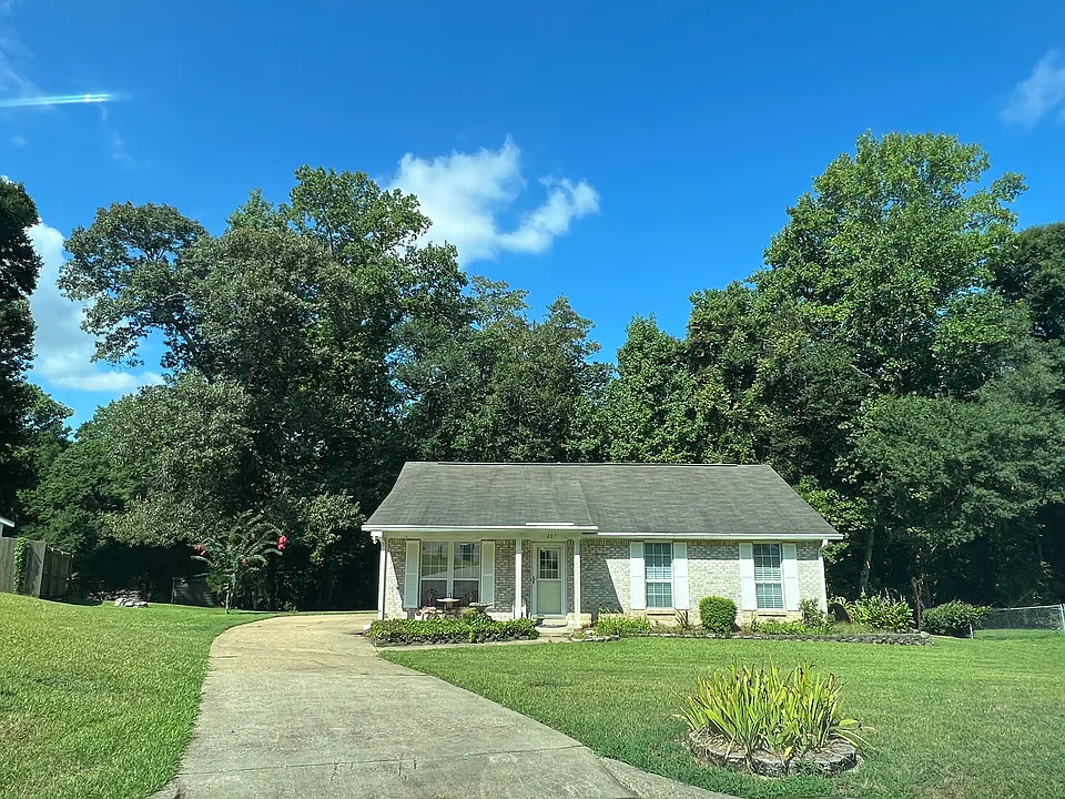 207 Willow Oak Ct