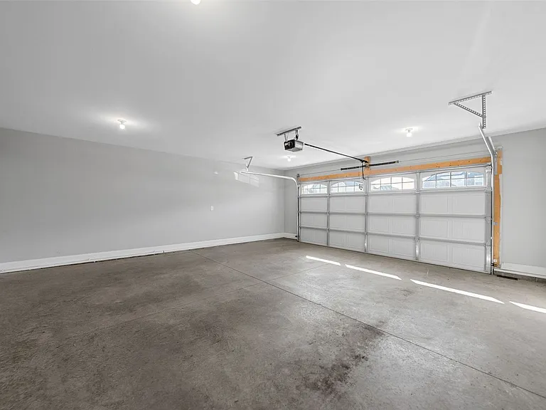 573 Bowden Dr — Photo 37