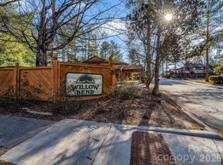 520 Courtwood Ln APT 4, Hendersonville, NC 28739