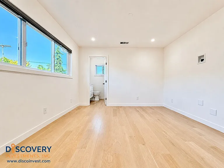 3939 Midvale Ave — Photo 18