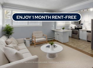 233 Mohawk Rd E #3, Hamilton, ON L9A 2H5