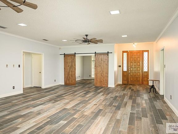 3rd image of 1465 Palm Valley Dr E