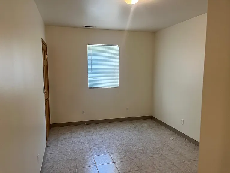 324 W Elting St — Photo 6