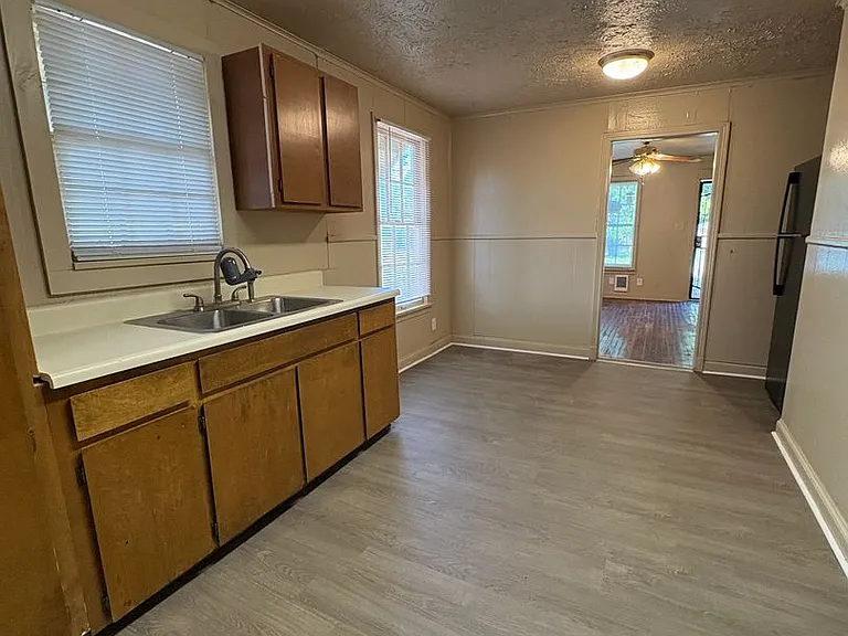 1749 Caroline St — Photo 4